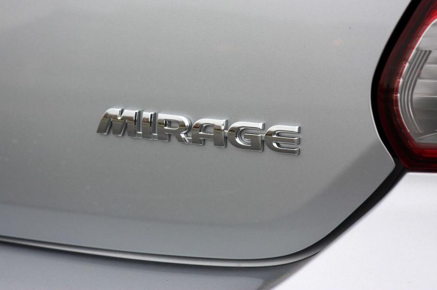  Mitsubishi Mirage 2014 года  (фото 9 из 39)